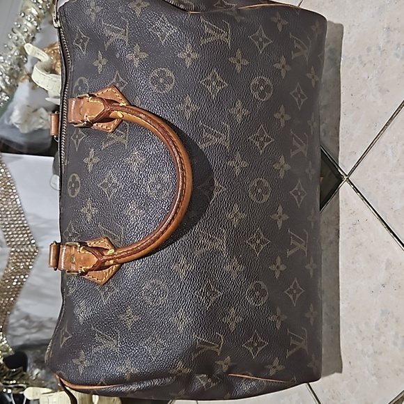 EUC Louis Vuitton Monogram Speedy 30 - Picture 7 of 17
